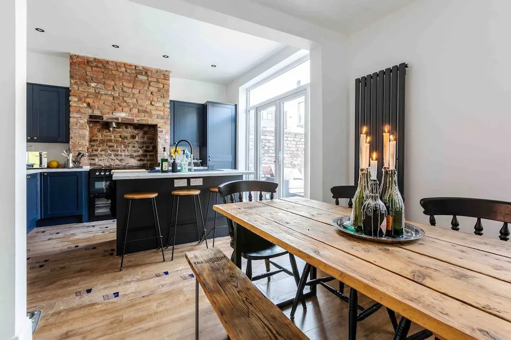 3 Floors Loft 2mins to Train Patio Parking