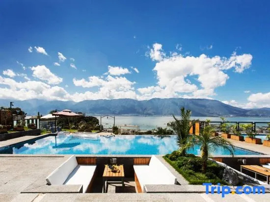 Tranquil Haven: Blossoms and Full Moon with Mountain and Sea Views Guesthouse (Dali Shuanglang)