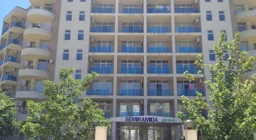 Studio in Semiramida Complex