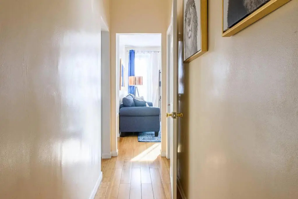 428-4r Prime Midtown Large 2 BR Newly Furnished
