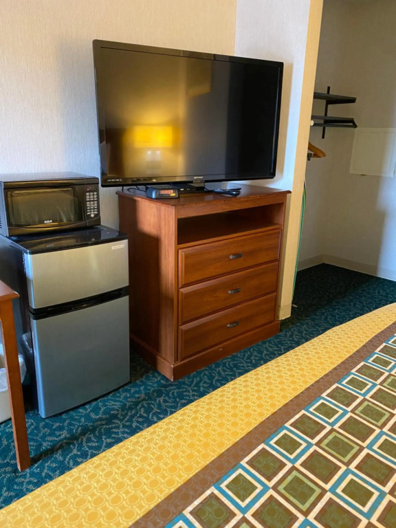 Harrisonville Inn & Suites