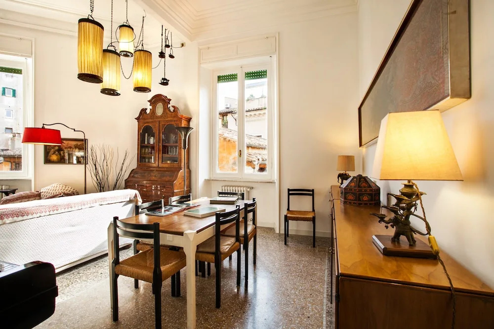 Wanderlust, 3 Bedroom Air Conditioned Apartment in Trastevere