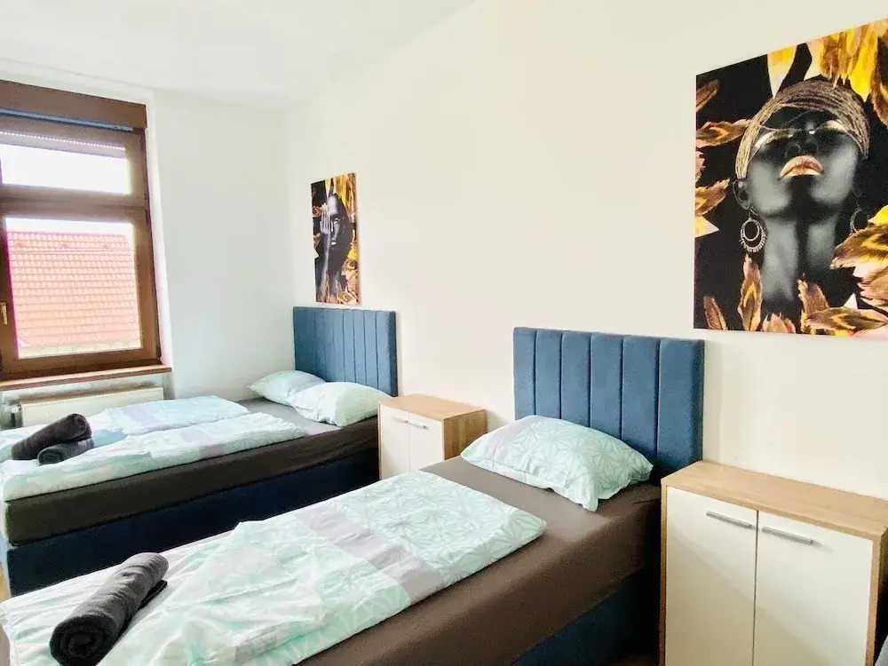 Spacious 4BR for 15 & 15 Min to Danube