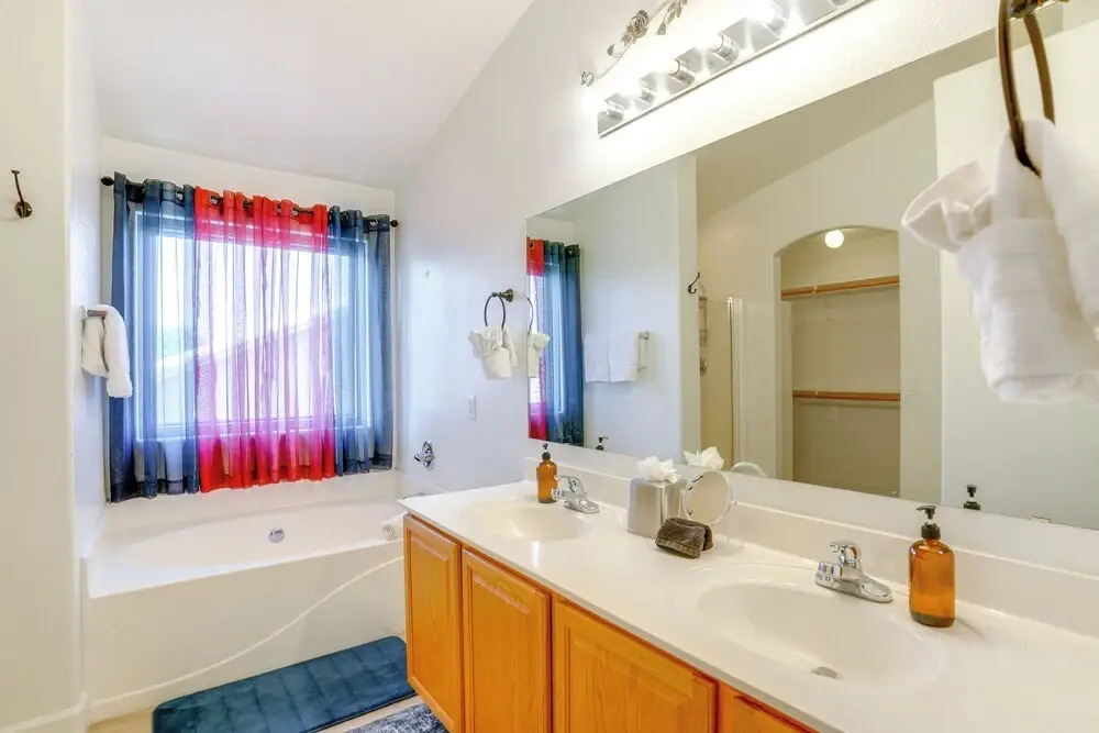 Spacious Phoenix-area Escape w/ Pool & Hot Tub