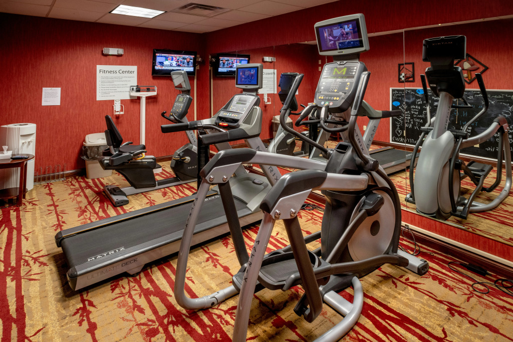 Holiday Inn Express and Suites Hazard by IHG
