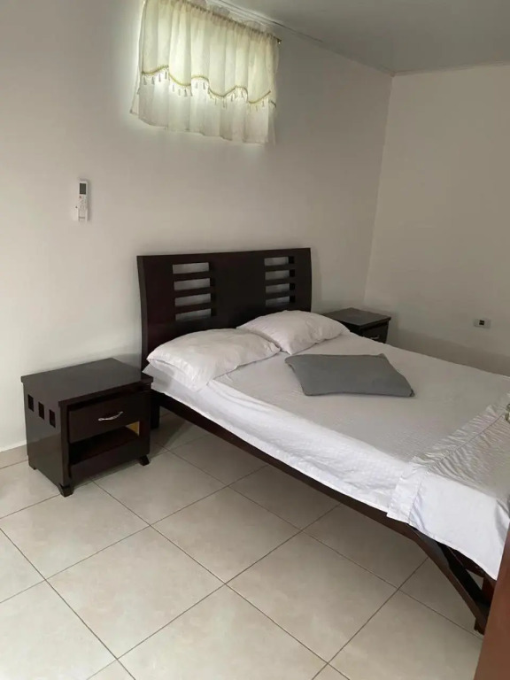 Hermoso apartamento con piscina y ascensor.