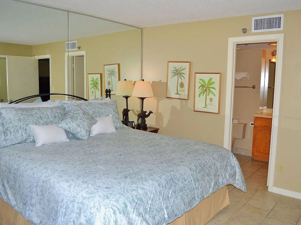 Beachside II 4255 - 2 Br condo by RedAwning