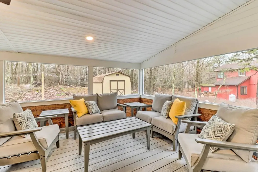 Blakeslee Home w/ Private Hot Tub, 5 Mi to Skiing