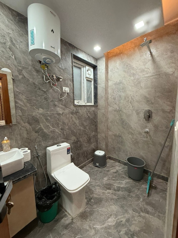 Stella Homestay Near Yashobhoomi with Rooftop