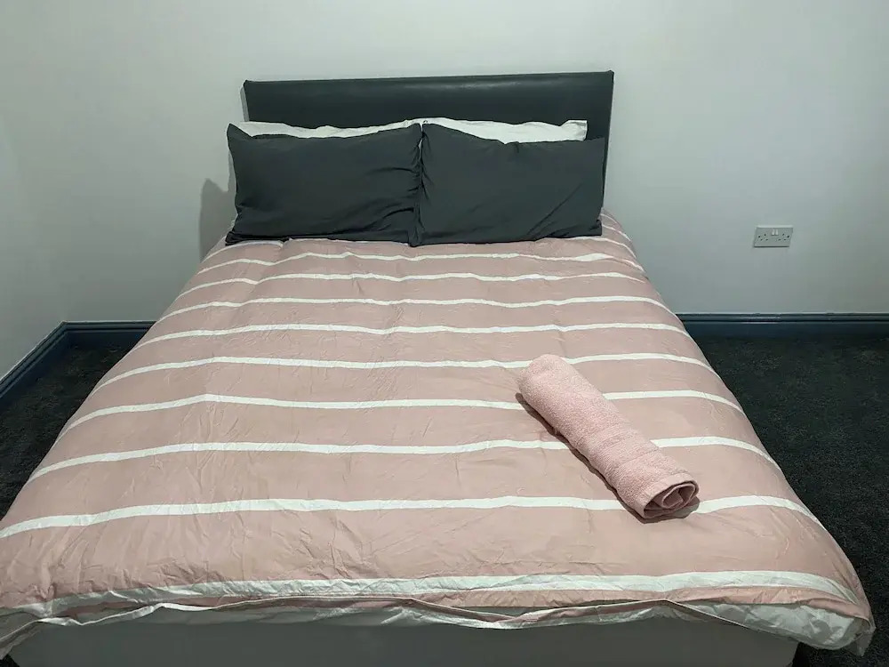 Room in Guest Room - Double Room in Coventry City Centre