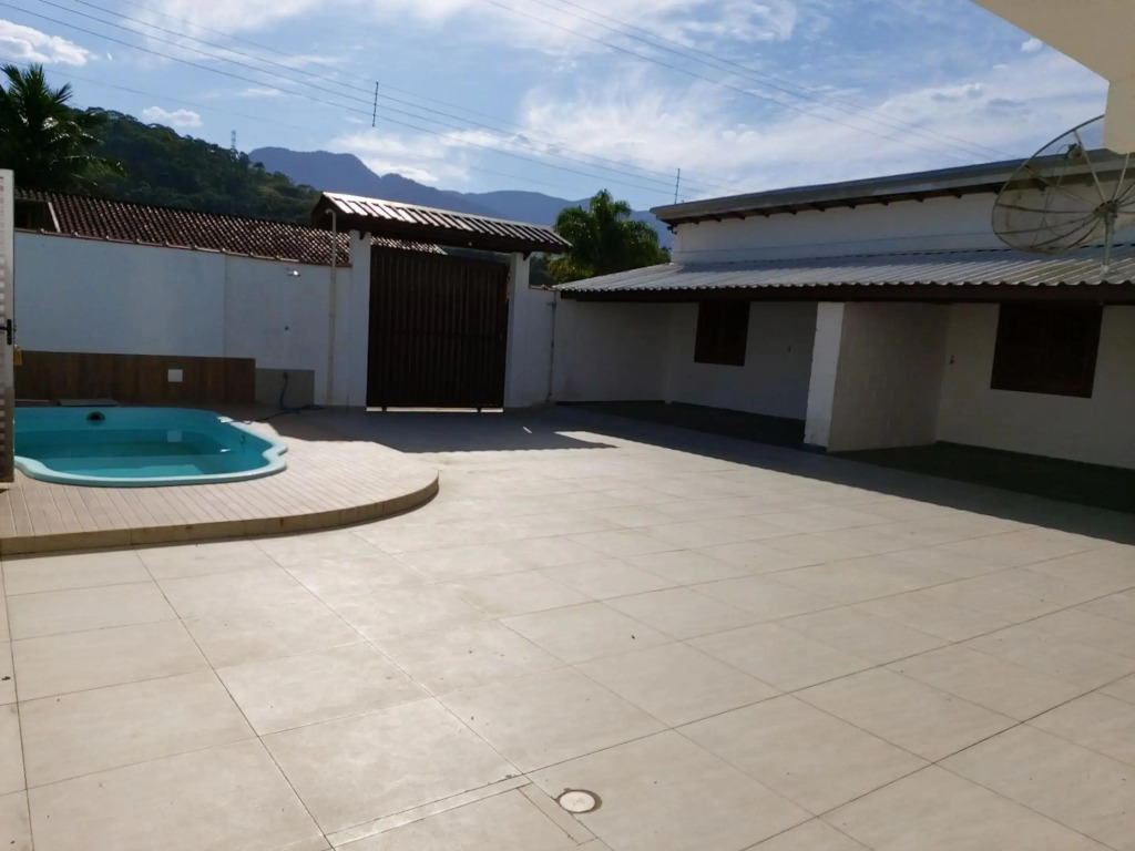 Claudia Chalé 2 - Maranduba - 1 Dorm - 5 Pess - 3 Quadras Do Mar - Piscina Coletiva - WIFI