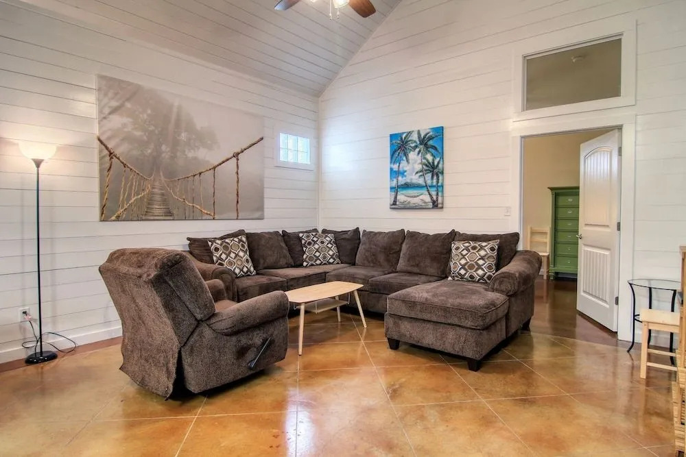 Tropical Paradise Pb209 3 Bedrooms 3 Bathrooms Condo