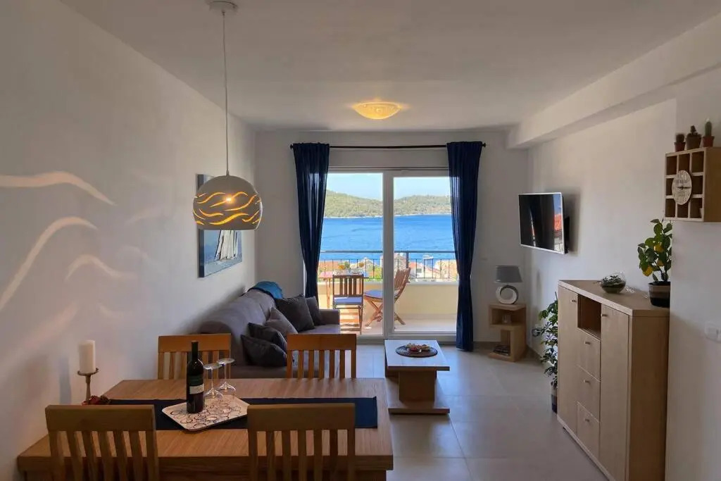 Apartment Sandra (2+2) with a breathtaking view 2