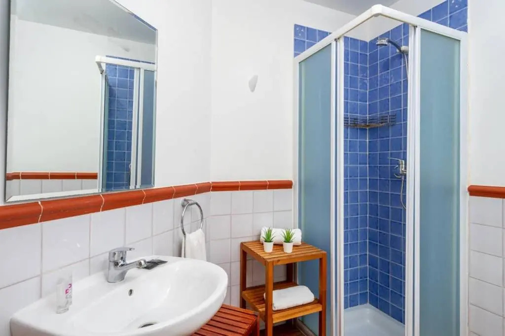 Lovely Flat with Open Pool in El Higueron Ref 106