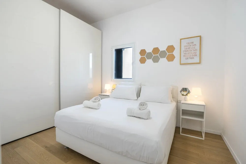 Luxury Beachfront Apartment by Airsuite