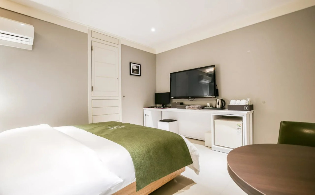 Yellow Hotel