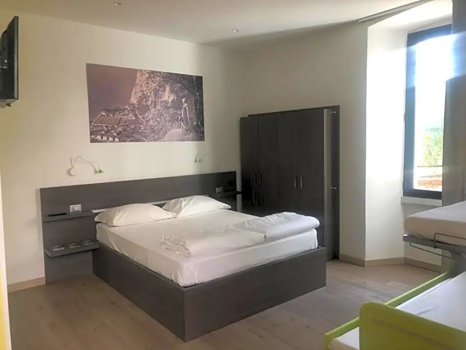 Antica Campione Rooms & Hostel