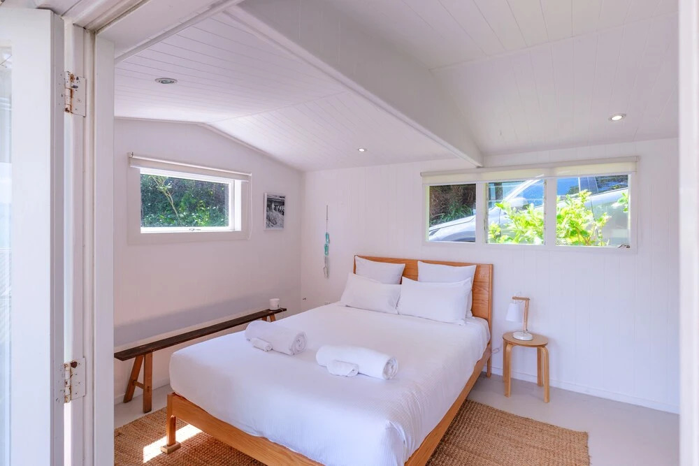 Koi Waiheke with private beach access and mooring