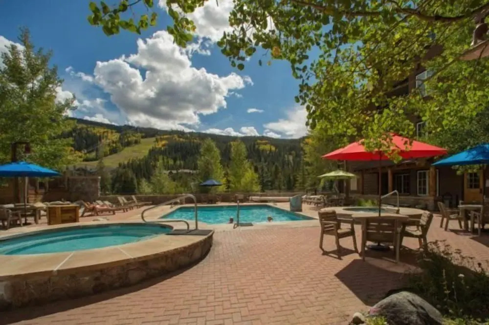 Spacious 4 Bedroom Townhome in River Run Village Within Walking Distance to Gondola and Restaurants