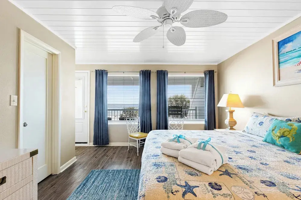 3br, 3BA Beachfront Townhome! Sleeps 11! Ocean View! Steps to the Beach!