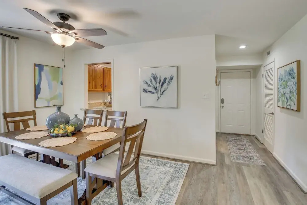 Pool, Hot Tub & Lake Access: Lake Hamilton Condo!
