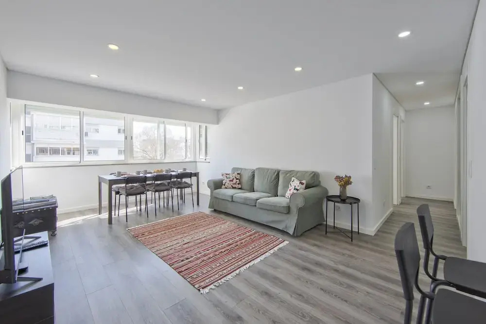 Olivais Modern by Homing