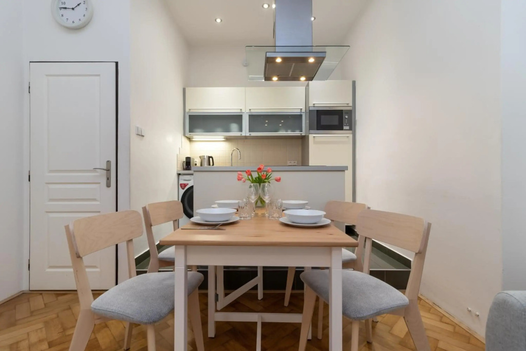 Exclusive Old Town Suites with City Views & AC by EasyBNB Premium