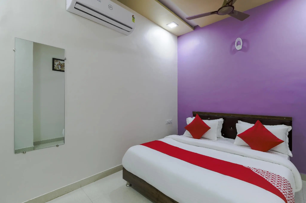 OYO 71040 Hotel Sagar Palace