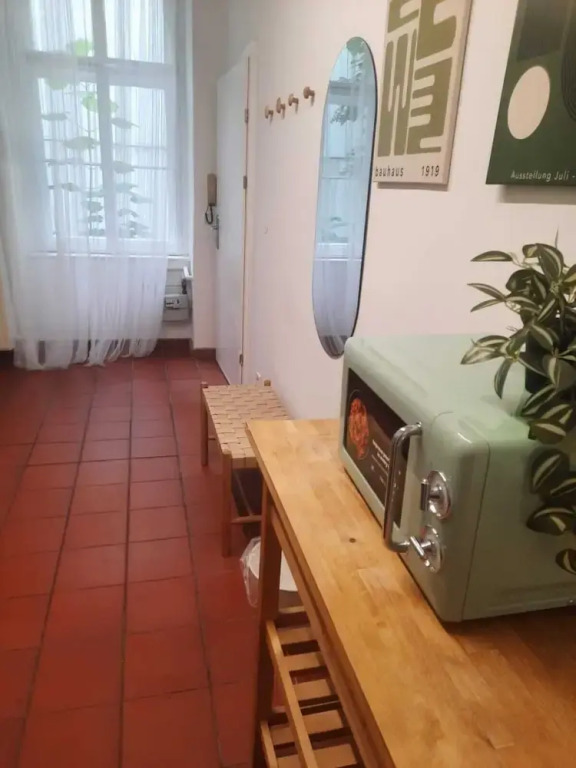Modern 1BR With Living Room Central