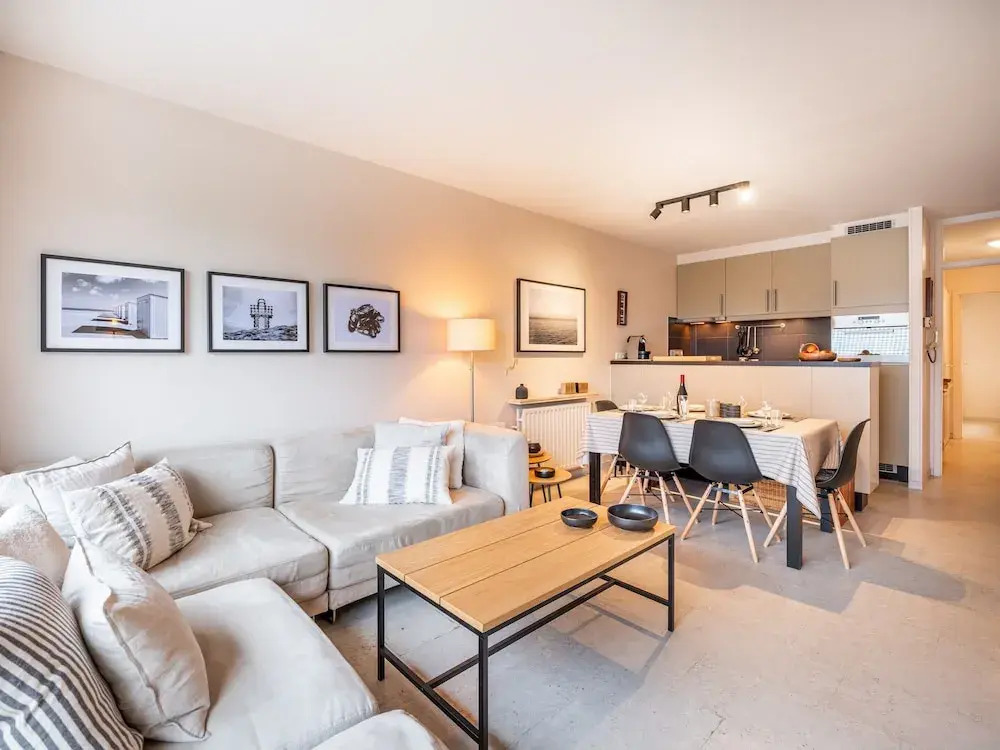 Sunny Flat in Maeterlinck Residence Near Seaside