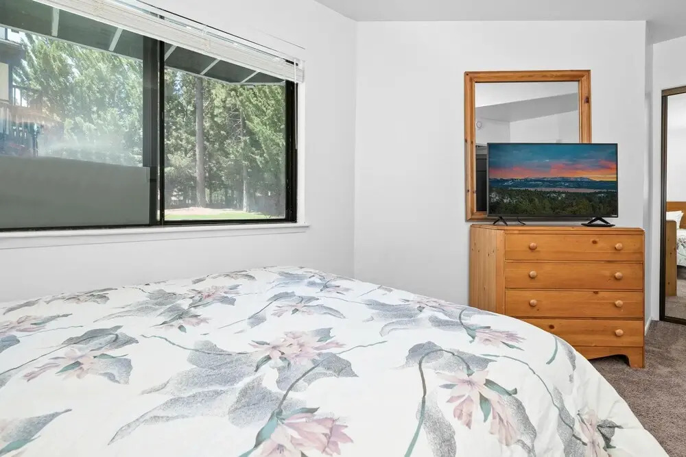 Tennis Courts and Swimming Pool - Delightful Mountain Sanctuary