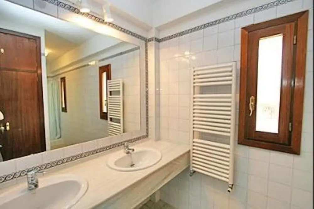 Villa - 5 Bedrooms with Pool and WiFi - 103975