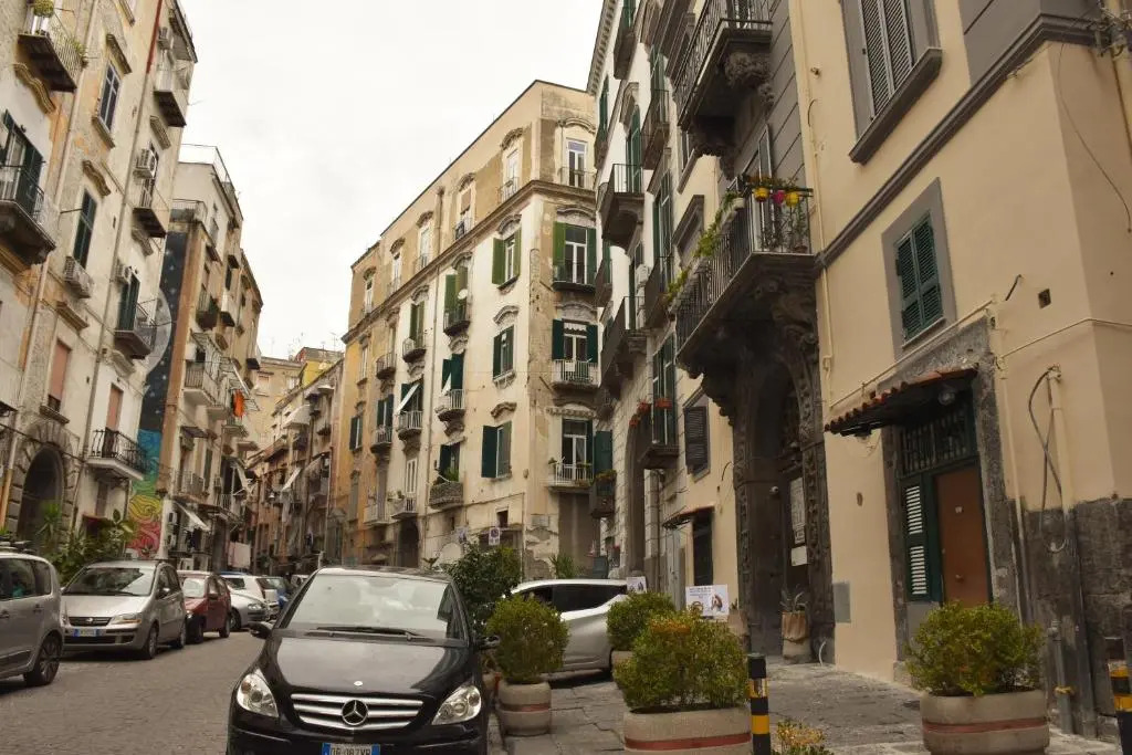 La Cartolina di Napoli Free Parking for Small Cars Only