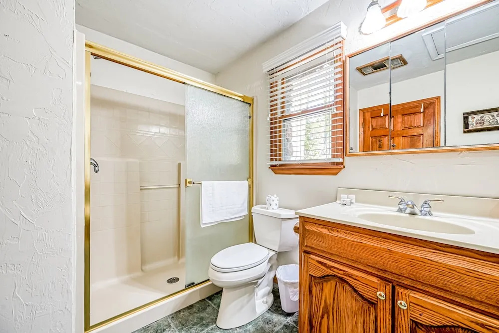 Herons Rest - Lakefront Home With Dock, Pool Table, & hot tub - Dogs OK