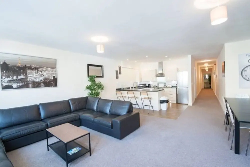 The Broadmead Forest - Spacious City Centre 3bdr Apartment