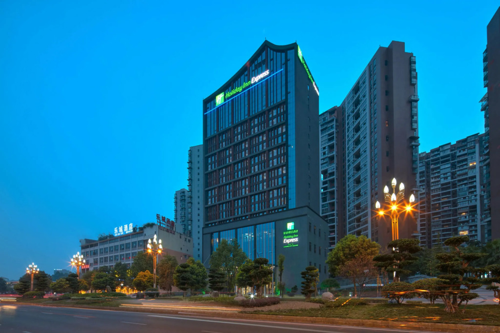 Holiday Inn Express Leshan City Square by IHG - High Speed Rail and Leshan Giant Buddha