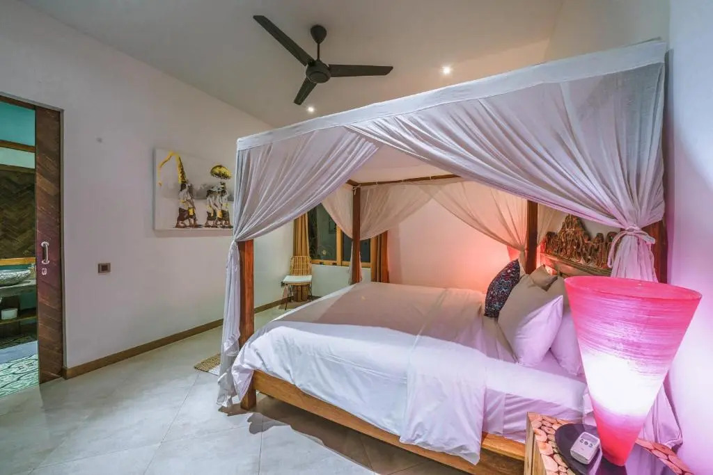 Puri Aman - Unique & Lush 3BR Pool Villa - Next to Gigi Susu & Walk to Beach