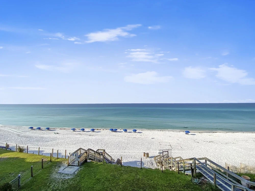 Highview (Sunseekers 7) - 3 Br condo by RedAwning