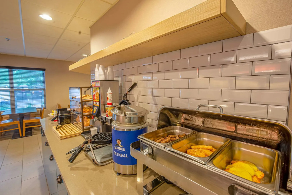 Country Inn & Suites by Radisson, Crystal Lake, IL