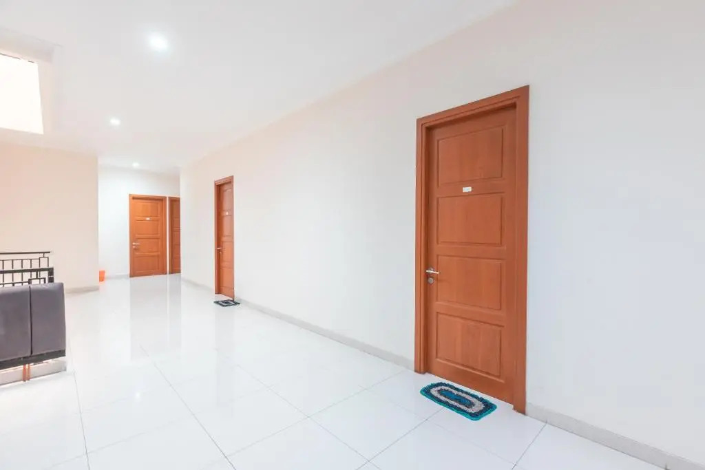 RedDoorz near Hive Bekasi Harapan Indah