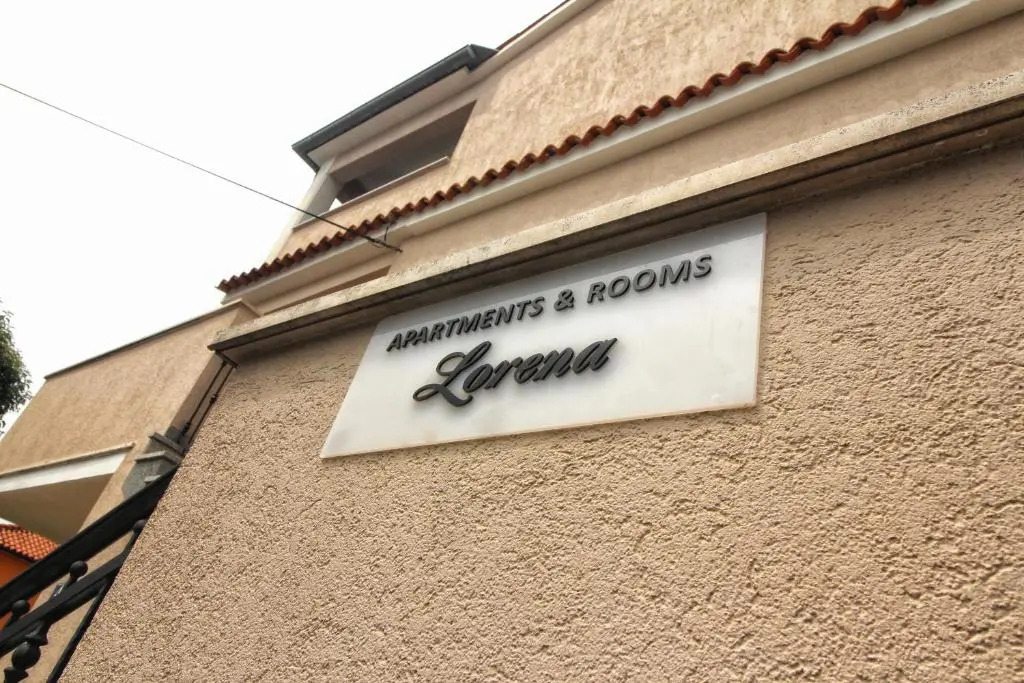 Apartments and Rooms Lorena 236