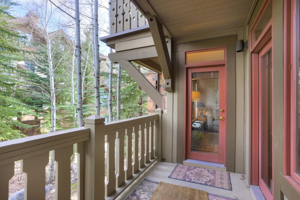 2 BR Condo Arrowhead Village, Walking Distance to Lift