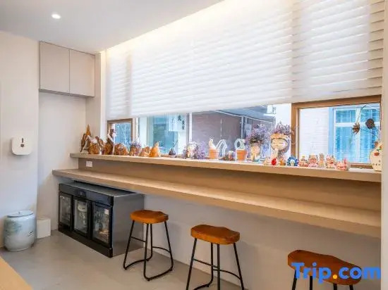 Floral Hotel · Fugui .Purely Good Dwelling(Zhuhai Jinwan Airport Space Center Store)