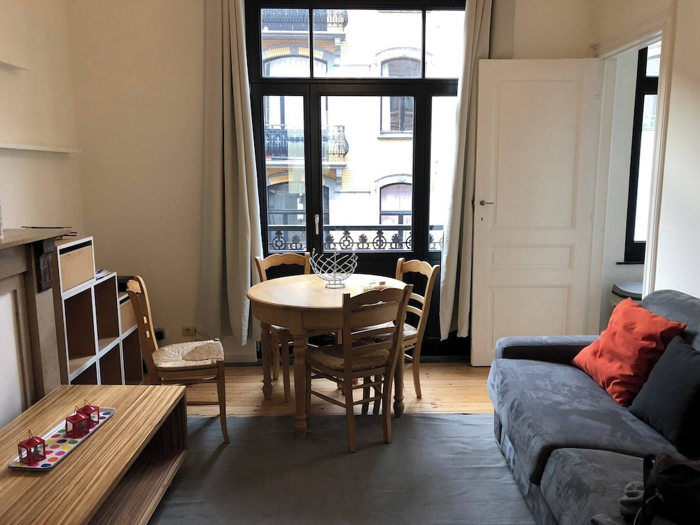 1 Bedroom W Kitchen and Bathroom In Trendy St Gilles