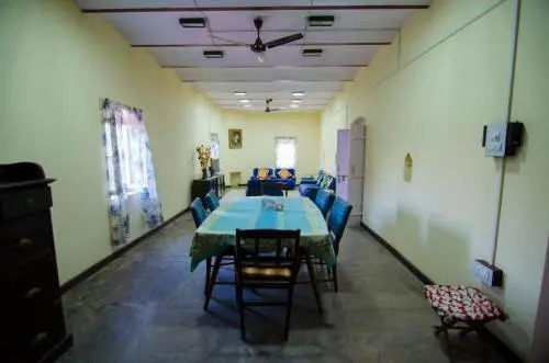 Naurang Yatri Niwas