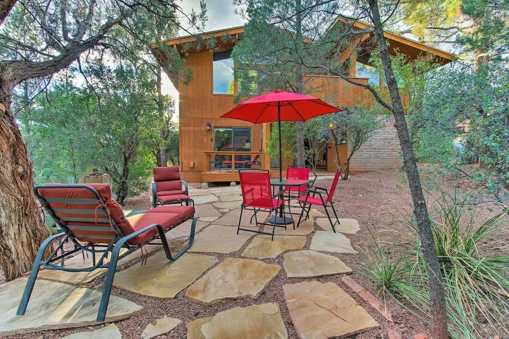Romantic Sedona Suite w/ Patio < 1 Mi to Trails