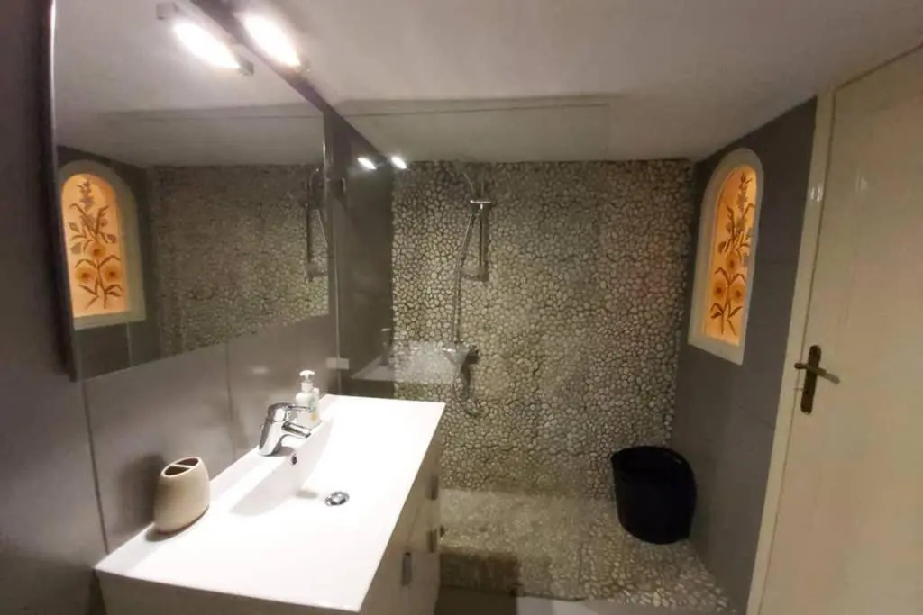 Luxury beachfront 3 bedroom apartment in Kavouri beach, Athens