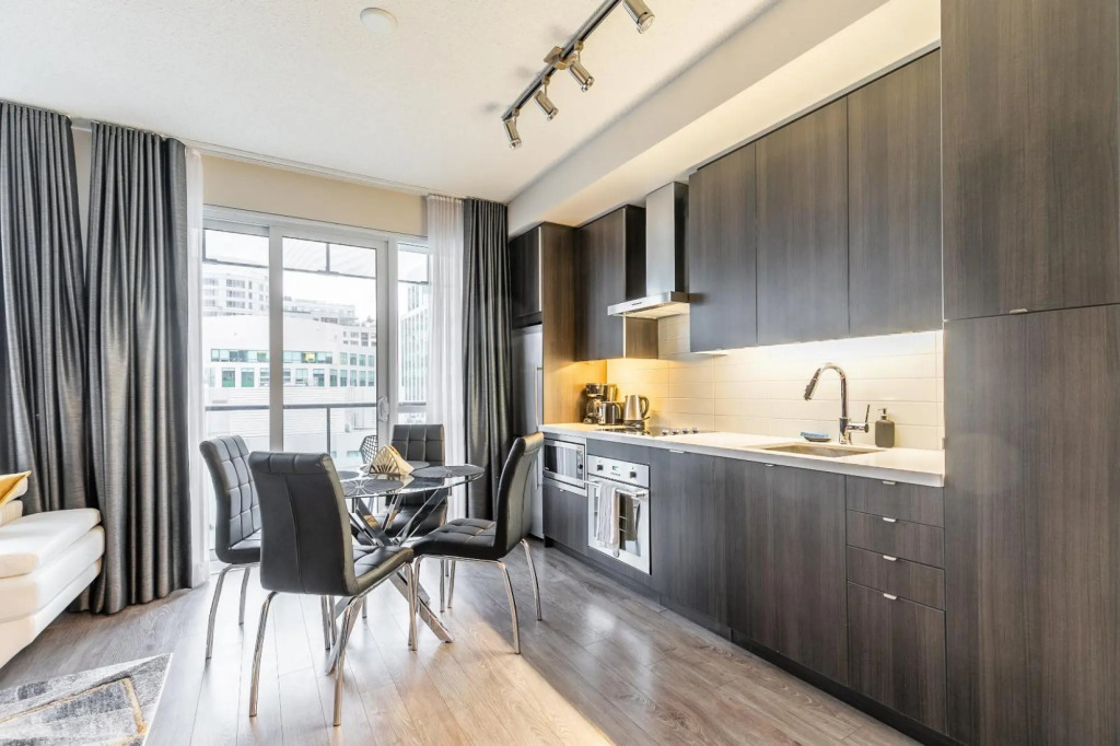 1bd Premier Condo 300front Str W