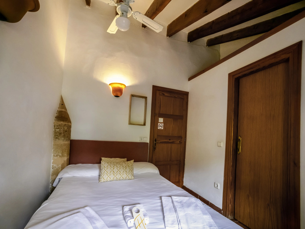 Petit Hotel Hostatgeria La Victoria