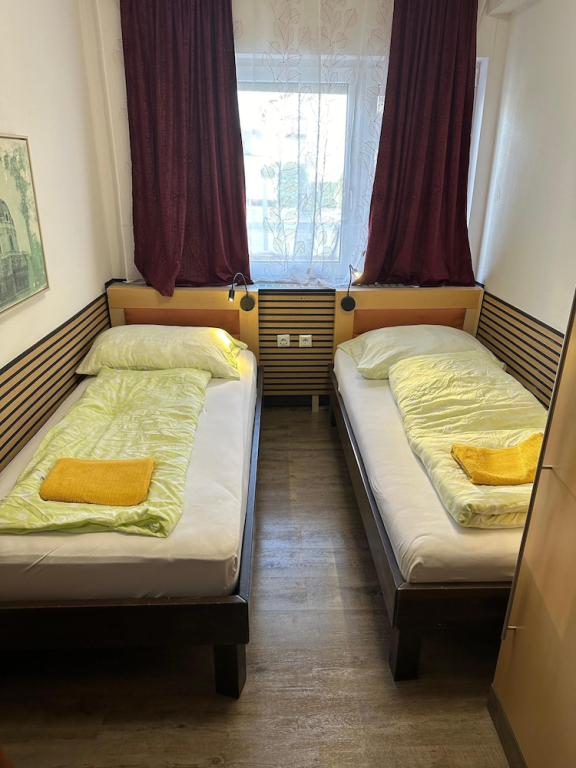 Cesars Motel